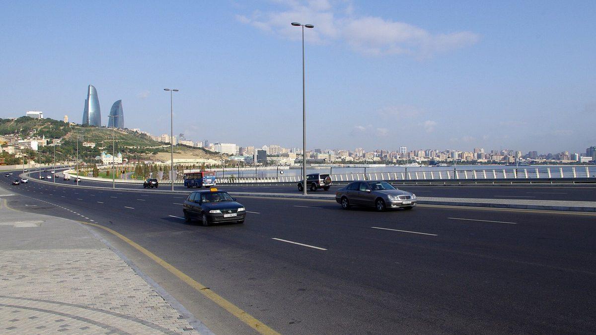 Bakıda Arenda Maşın Necə Götürülür? Sənədlər, Depozit və Yoxlama Siyahısı (2026)